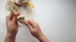 Простая идея плетеной корзины из джута