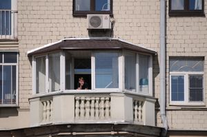 Застеклил — плати: зачем нужен штраф за несогласованные изменения балконов в жилых домах