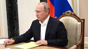 Путин подписал закон о мерах в отношении хулиганов в самолетах