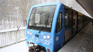 На шести линиях московского метро появятся 30 новогодних поездов