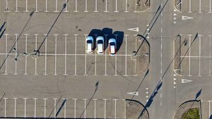 Бесплатная парковка на 25 автомобилей появилась на улице Миклухо-Маклая