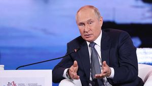 Путин поздравил россиян с Днем Героев Отечества