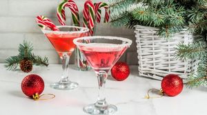 Новогодние коктейли: 10 лучших домашних рецептов к празднику