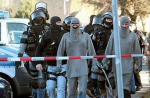 Видео: Почему современные немецкие полицейские носят кольчугу