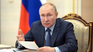 Путин назвал навязанные соцсетями манеры поведения причинами буллинга