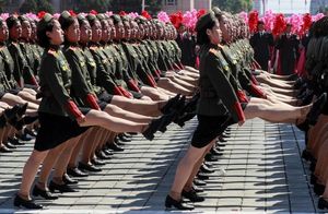 Строгие русские и задорные итальянцы: как военные 4 стран маршируют на парадах