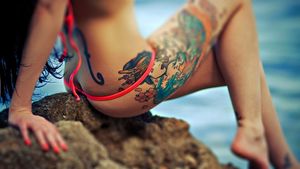 О чем говорят татуировки на женщине