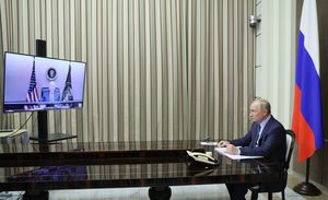 Песков рассказал о тоне переговоров Путина и Байдена