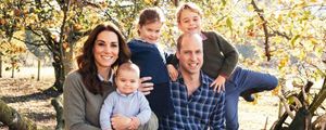 Кейт Миддлтон и принц Уильям показали рождественскую открытку с детьми