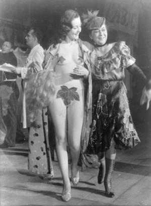 Германия в 1939. Танцевальное ревю «Цветное и белое перо» на берлинском балу прессы
