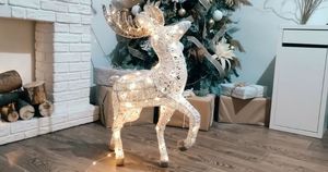 Возьмите алюминиевую проволоку, пряжу и сделайте потрясающего рождественского оленя