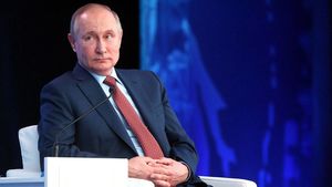 Путин заявил о росте уровня зарплат в России в реальном значении