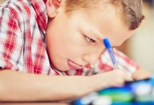 4 причины, почему ваш ребенок пишет неразборчиво