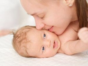 Запах младенца по-разному воздействует на мам и пап