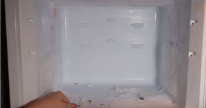 Морозилка больше не покрывается льдом: простой и быстрый способ разморозки