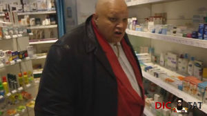 Стас Барецкий разгромил аптеку в поисках отечественных лекарств