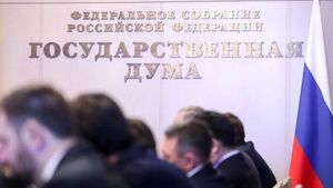 Госдума запретила списывать соцвыплаты со счетов россиян за долги