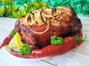 Мясо в духовке или любимый мясной рулет на праздничный стол (это несложно)
