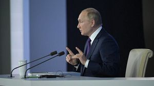 Путин предложил Деду Морозу свои услуги адвоката