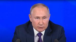 Путин призвал срочно забирать россиян из ветхого жилья