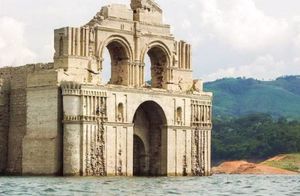 Храм в Мексике, который видно только в засуху: почему он оказался в воде