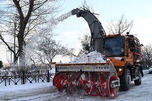 Городские службы приступили к механизированному подметанию дорог в Москве