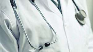 «Нужно соблюдать умеренность»: врач предупредила о риске цирроза из-за новогодних застолий