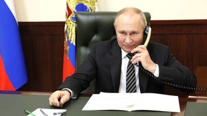Путин поручил удвоит зарплаты работающим в праздники медикам