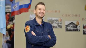 Герои среди нас: в России отмечают День спасателя