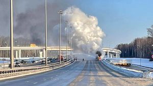 Грузовик со сжиженным газом загорелся на 37-м километре Киевского шоссе
