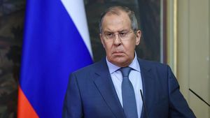 «Не будем унижаться»: Лавров заявил, что РФ не станет просить Запад об отмене санкций