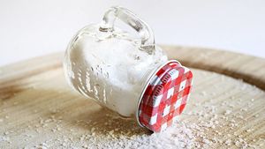 Диетолог Бобровский рассказал, какие болезни возникают от чрезмерного потребления соли