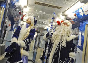 Дед Мороз и Снегурочка поздравят подмосковных пассажиров с Новым годом на автовокзалах Мострансавто
