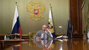 Путин оценил эффективность «Спутника V» против штамма «омикрон»