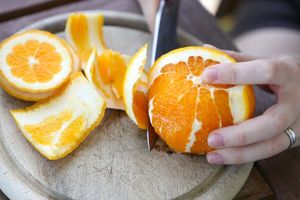 Зачем заливать корки апельсина уксусом