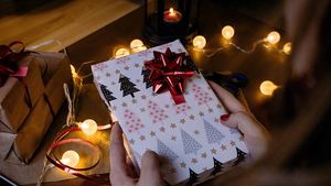 Россияне назвали самые бесполезные новогодние подарки