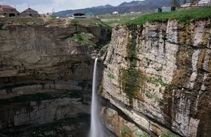 Водопад Тобот в Дагестане, чью высоту не могут измерить географы