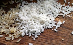 Что добавляют при варке риса, чтобы он выходил вкуснее и белее — очень странная добавка