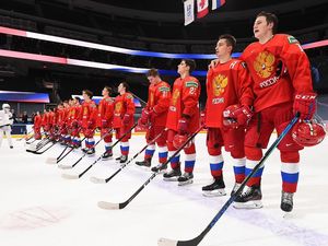 Хоккеисты молодежной сборной России Мичков и Юров останутся в Канаде на карантине