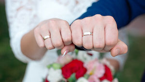 Тайны обручального кольца: на какой руке его нужно носить