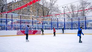 Москвичи могут покататься на коньках в 90 локациях в центре города
