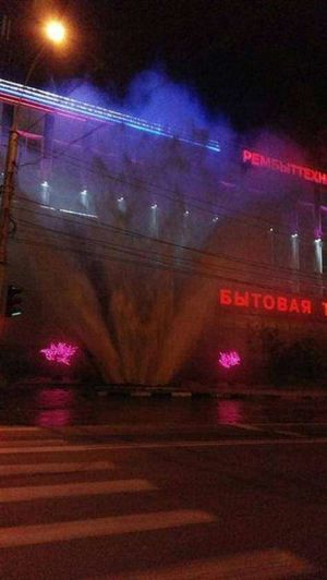 В Новосибирске фонтаны с подсветкой возникают сами собой