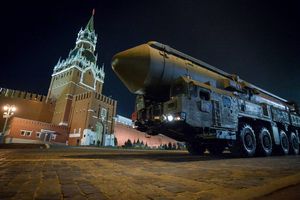 МИД Китая призвал Россию и США сократить свои ядерные арсеналы