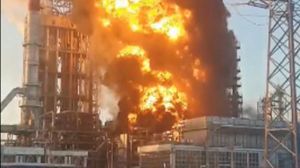 Пожар произошел на нефтеперерабатывающем заводе в Тюменской области