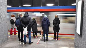 Движение поездов восстановили на Калужско-Рижской линии после падения человека на пути