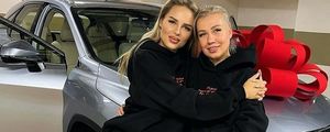 Певица Ханна подарила маме Lexus более чем за 5 млн рублей