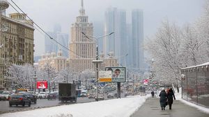 Москвичей предупредили о гололеде и снежных заносах