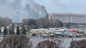 Протестующие захватили президентскую резиденцию в Алма-Ате