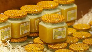 Диетолог Золотарев назвал мед одним из самых страшных продуктов