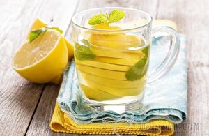 14 полезных свойств воды с лимоном